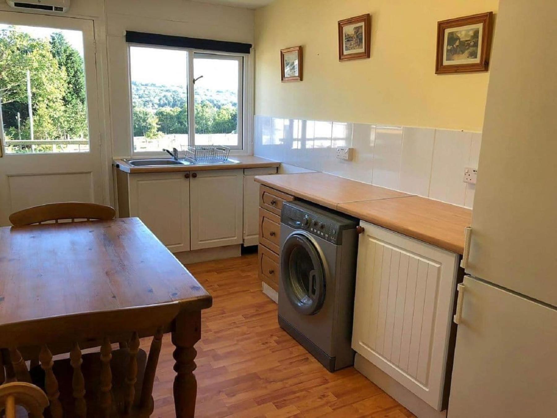 Charming Tranquil Shepherds Hut With Lakeside Balcony 'Roach' Uckfield Bagian luar foto